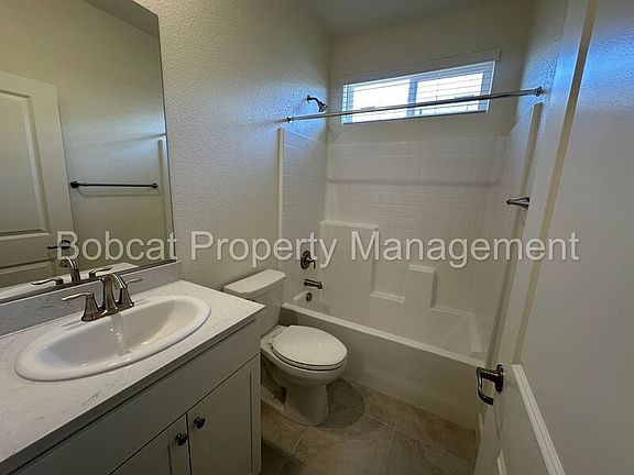 4th image of 925 Nelle Dr