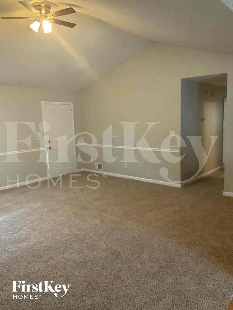 3 bed, 2.0 bath, 1876 sqft, $2,175 — Photo 4