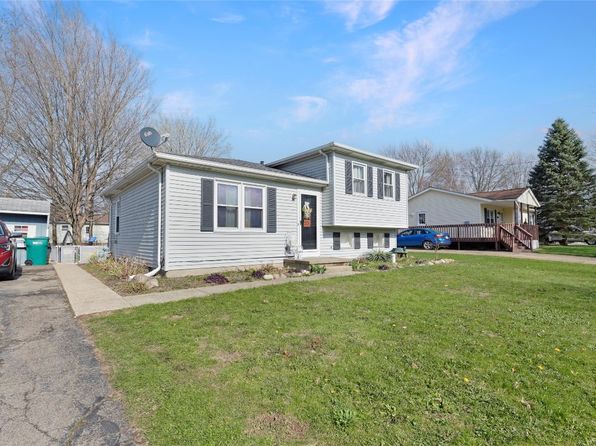 221 Pheasant Dr, Girard, PA 16417