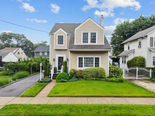 206 Brower Avenue, Rockville Centre, NY 11570