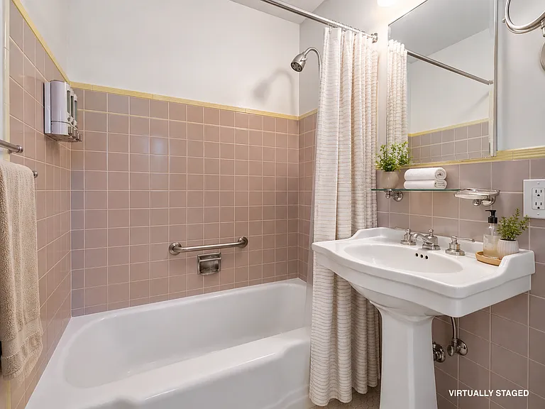 950 Olive St — Photo 12