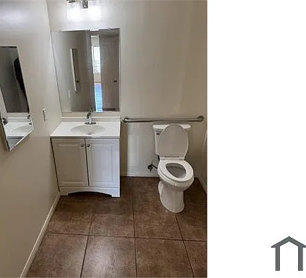 9004 S San Pedro St — Photo 15