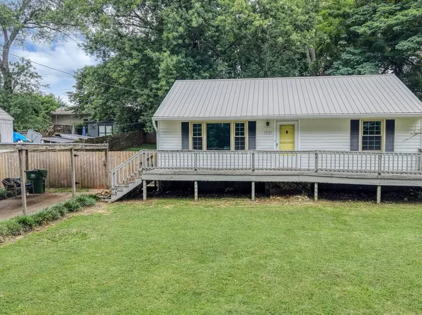 1521 Cherry Dr, Maryville, TN 37804