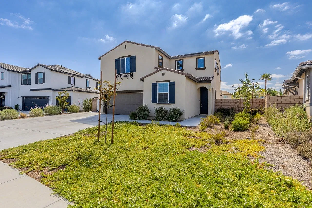3 bed, 1823 sqft, $3,300 — Photo 1