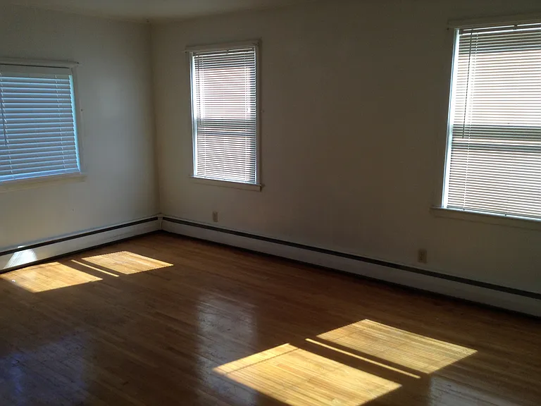 1006 Broadway St — Photo 49