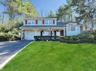 50 Robinson Ave, Glen Cove, NY 11542