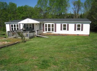 1080 Knobview Ln, Pilot Mountain, NC 27041