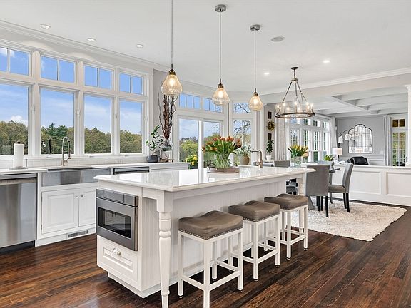 5th image of 38 Fieldstone Farm Rd