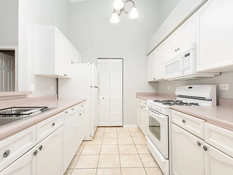 798 N Gary Ave #210 — Photo 6