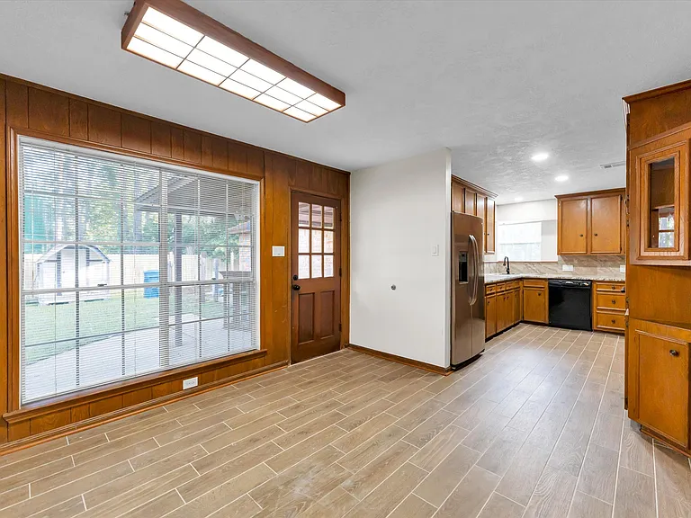 8102 Autumn Willow Dr — Photo 25