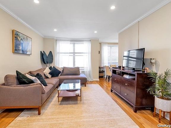 4th image of 410 E Broadway APT 4Z
