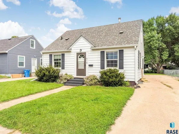 918 N Washington Ave, Madison, SD 57042