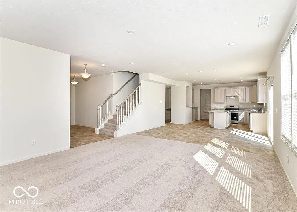 4 bed, 2.5 bath, 3237 sqft, $3,095 — Photo 3