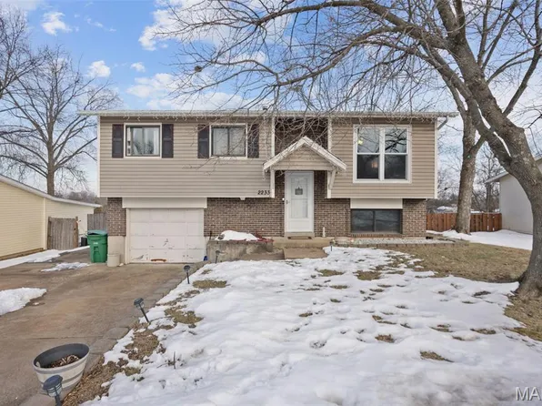 2233 Country Forest Dr, Imperial, MO 63052