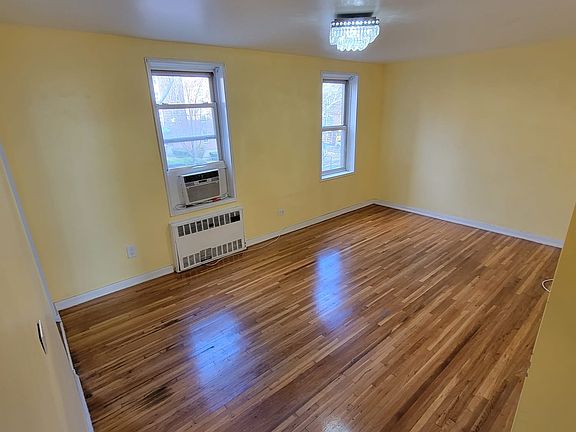 4th image of 388 Avenue S #2A
