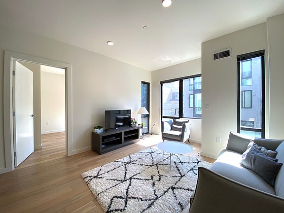 5th image of 950 Natoma St #2