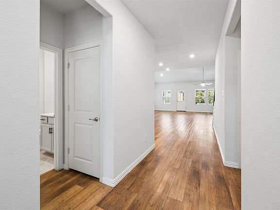 3rd image of 10105 Lakemont Dr