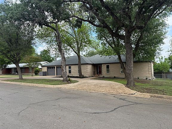 3rd image of 117 Spanish Oak Ln