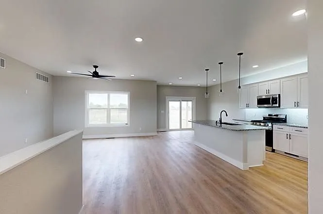 432 Pray Dr — Photo 2
