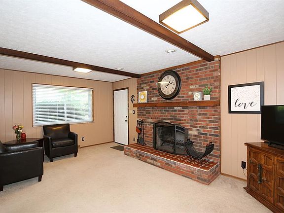 5th image of 700 Silverhedge Dr