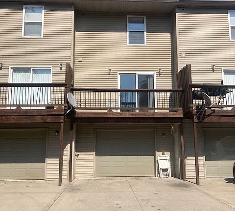 3rd image of 223 N Clinton St #4