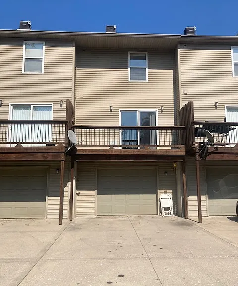 223 N Clinton St #4 — Photo 3