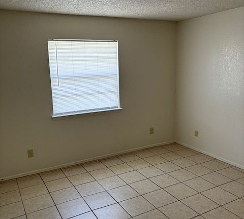 4th image of 1104 Eastside Dr APT B