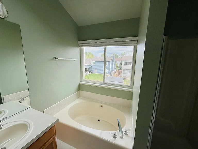 8061 Scarborough Dr — Photo 37