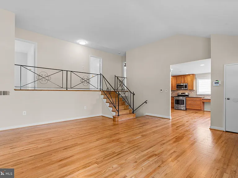 9212 Chanute Dr — Photo 3