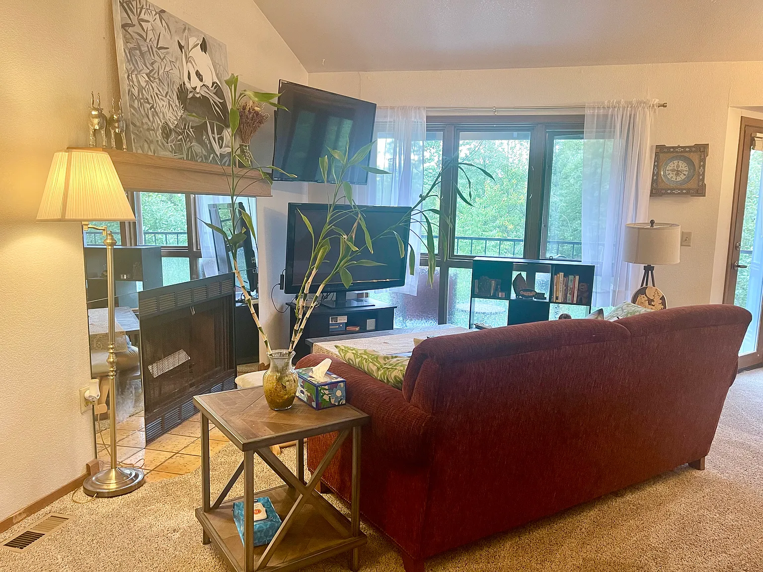 3 bed, 1100 sqft, $2,250 — Photo 3