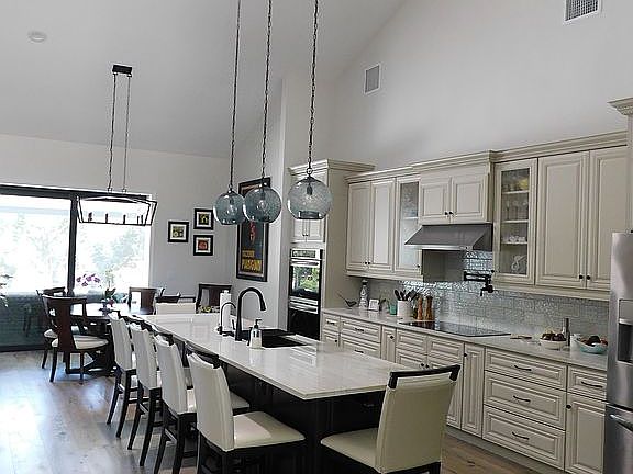 4th image of 1801 Sharpe Ln