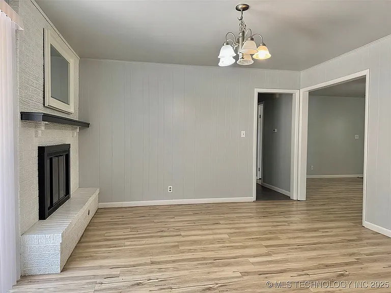 11311 E 15th Pl — Photo 2