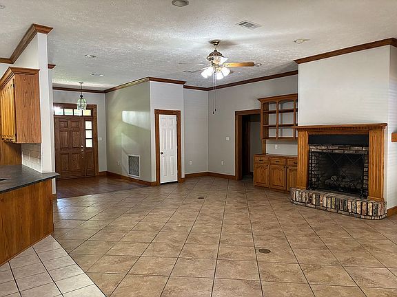 3rd image of 1009 Marcus Ln