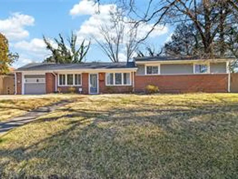 803 Townsend Ct — Photo 1