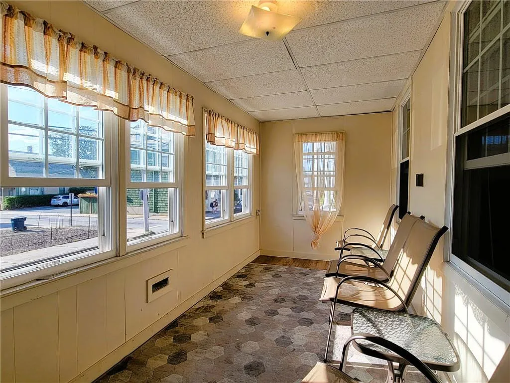 4 bed, 2.0 bath, 1267 sqft, $3,750 — Photo 3