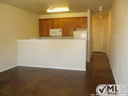 3rd image of 10702 Mathom Lndg APT 4