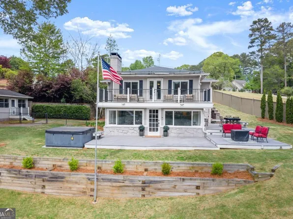 924 Pine Cir, Woodstock, GA 30189