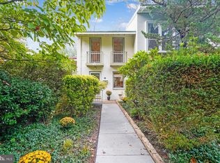 11450 Orchard Ln, Reston, VA 20190