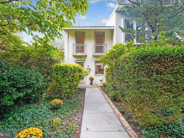 11450 Orchard Ln, Reston, VA 20190