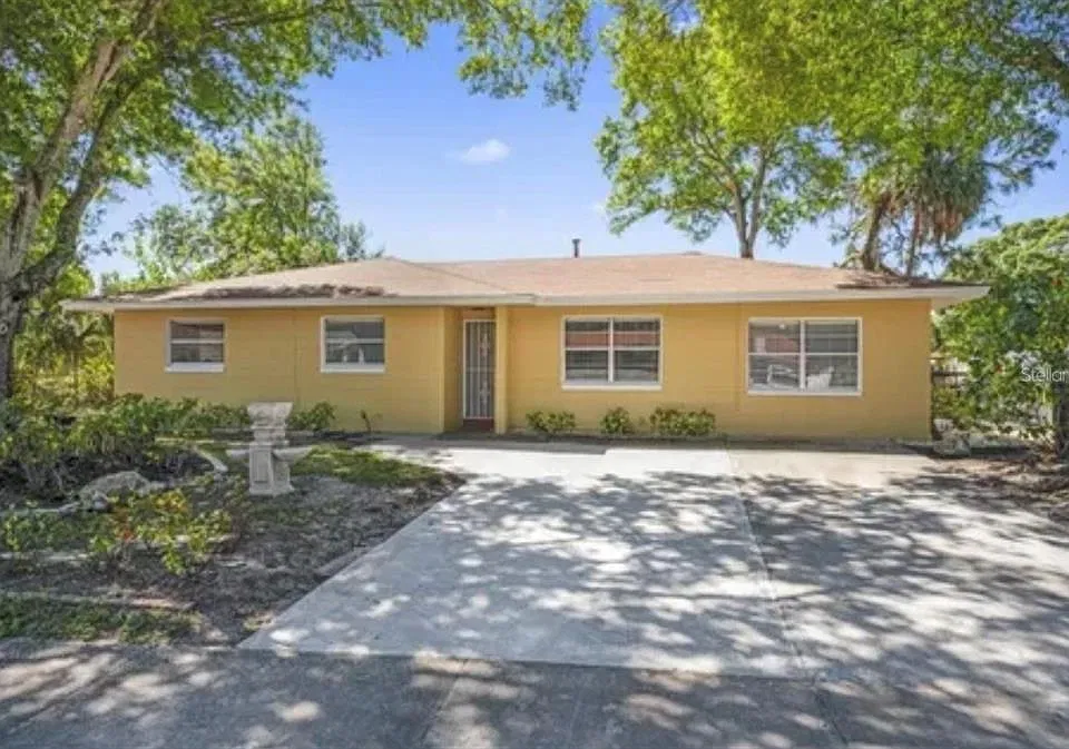 5831 Hammon Dr