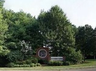 12404 Ox Hill Rd, Fairfax, VA 22033