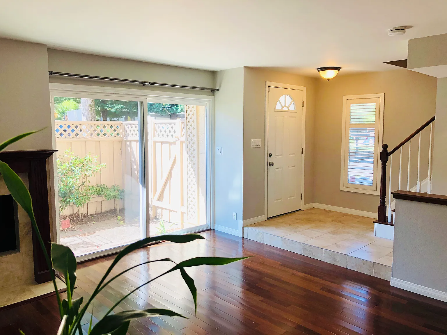 3 bed, 2.5 bath, 1348 sqft, $4,450 — Photo 3