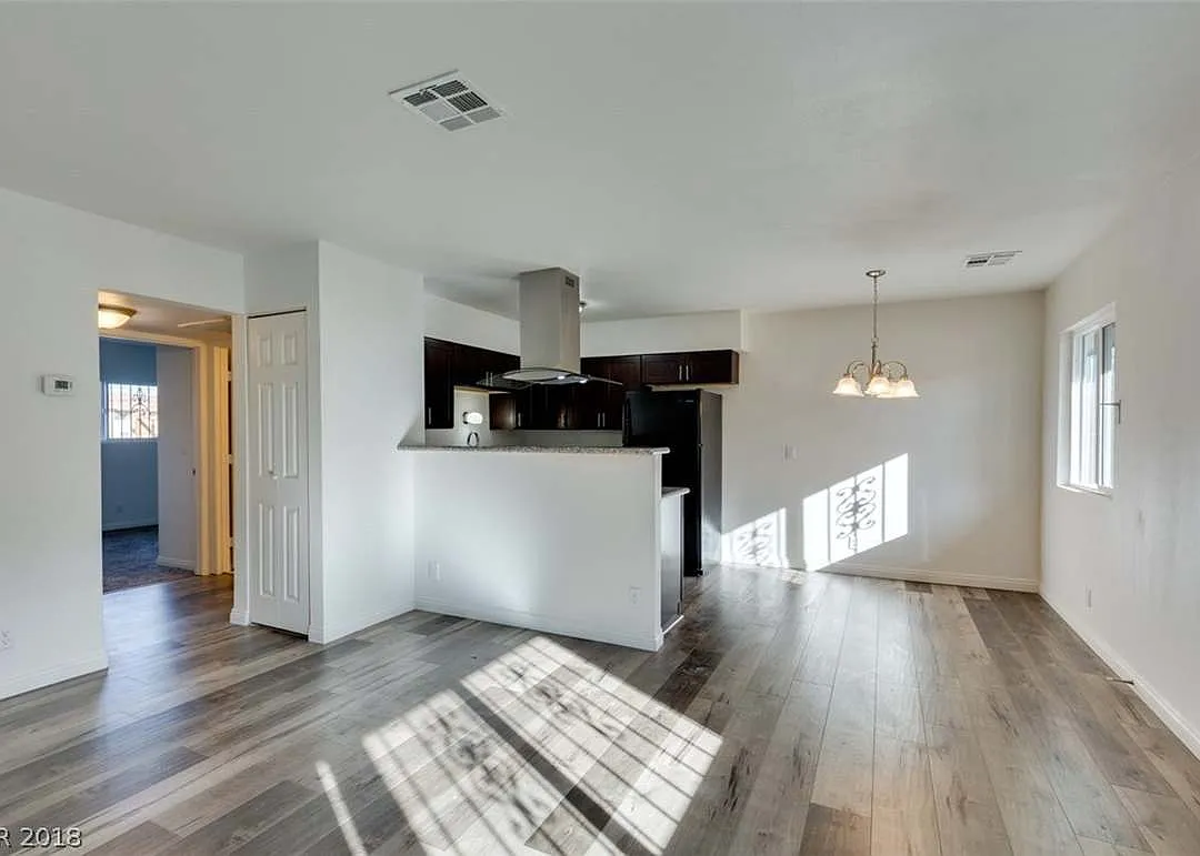 2 bed, 714 sqft, $1,200 — Photo 4