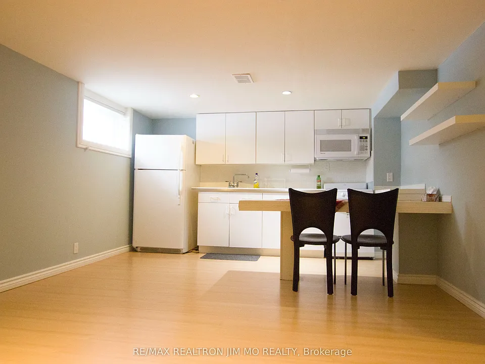 192 Maxome Ave #BASEMENT