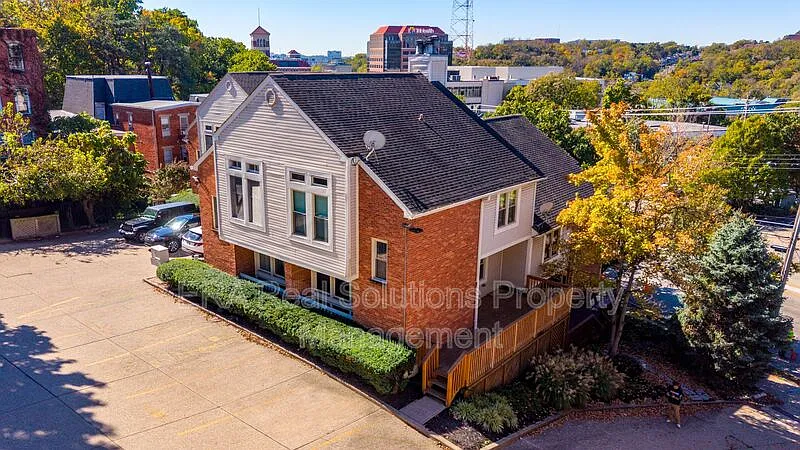2126 Gilbert Ave #B