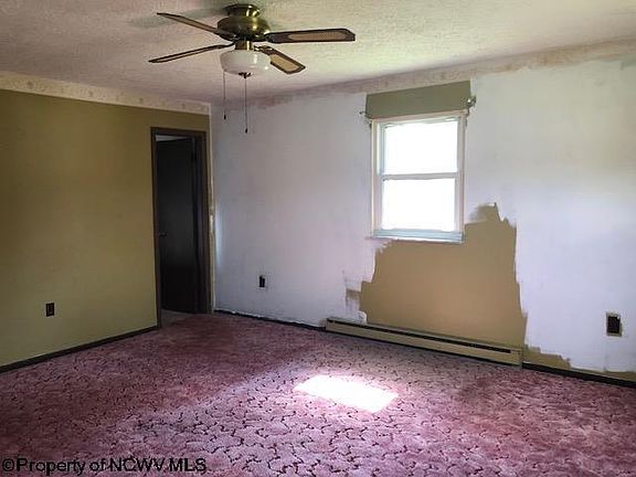5th image of 60 Greentree Dr