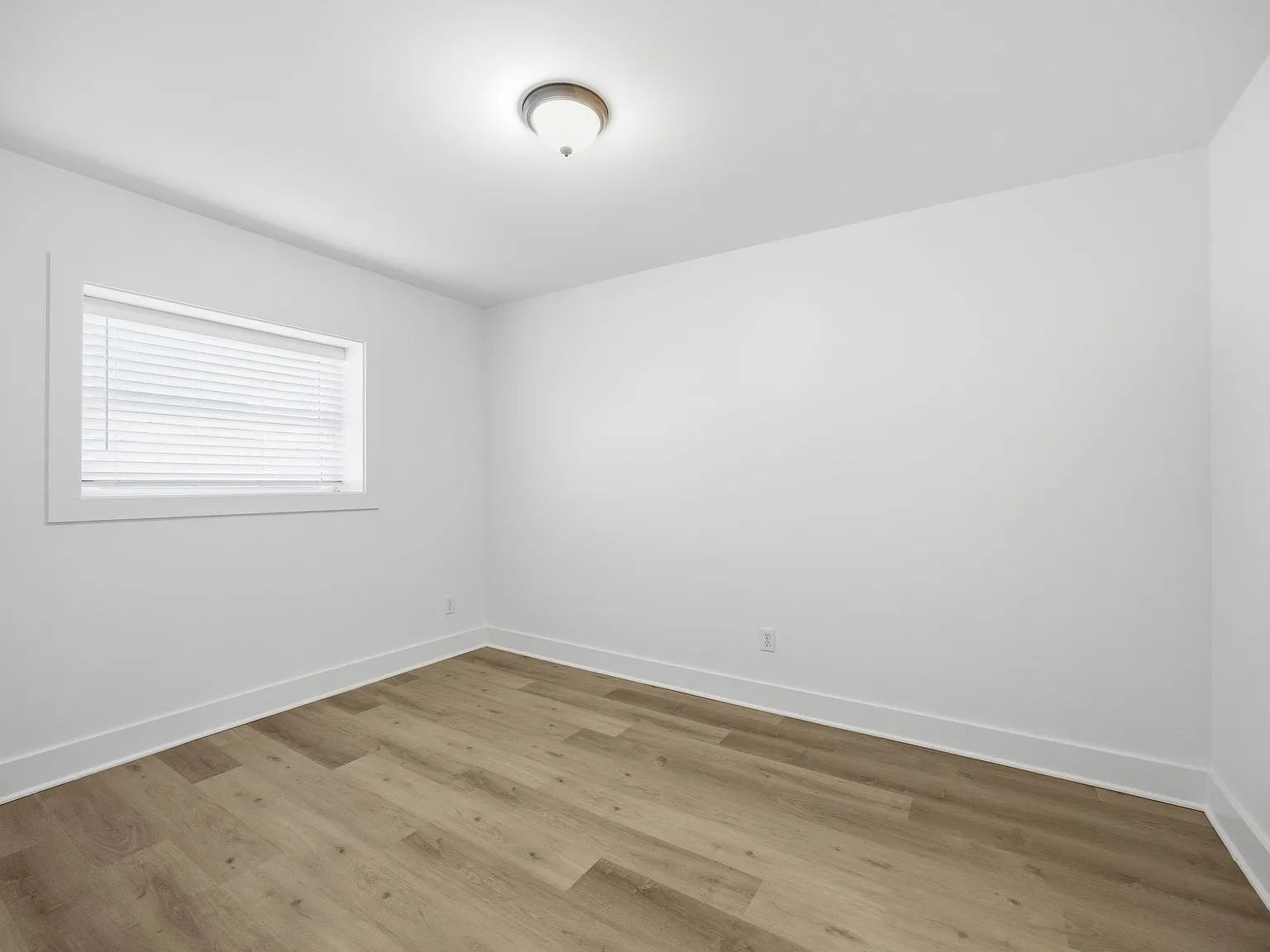 2903 15th Ave — Photo 4