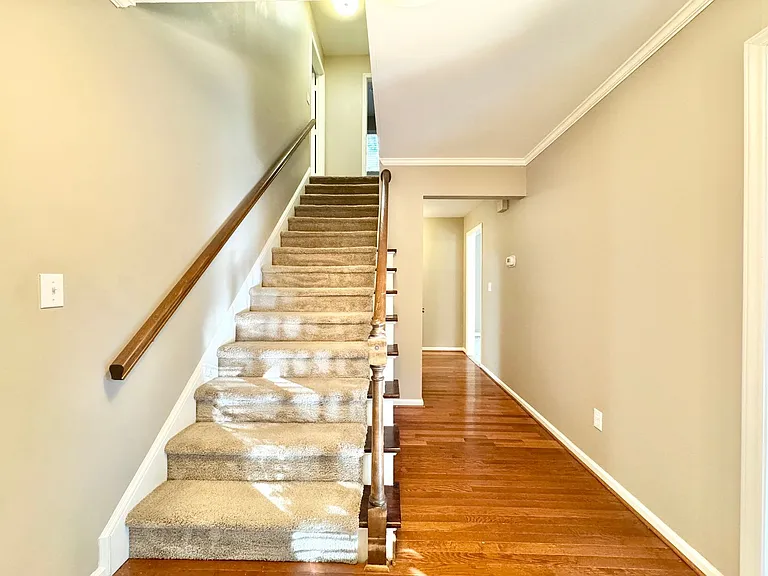 2015 Warwickshire Dr — Photo 4