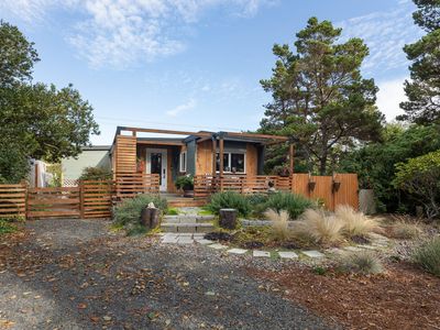 8655 SW Abalone St, South Beach, OR, 97366