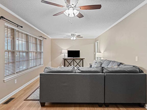 5th image of 525 Leafwood Dr